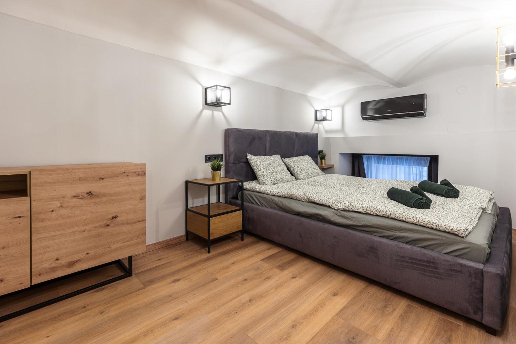 Parliament Dream Apartment! — Photos 1